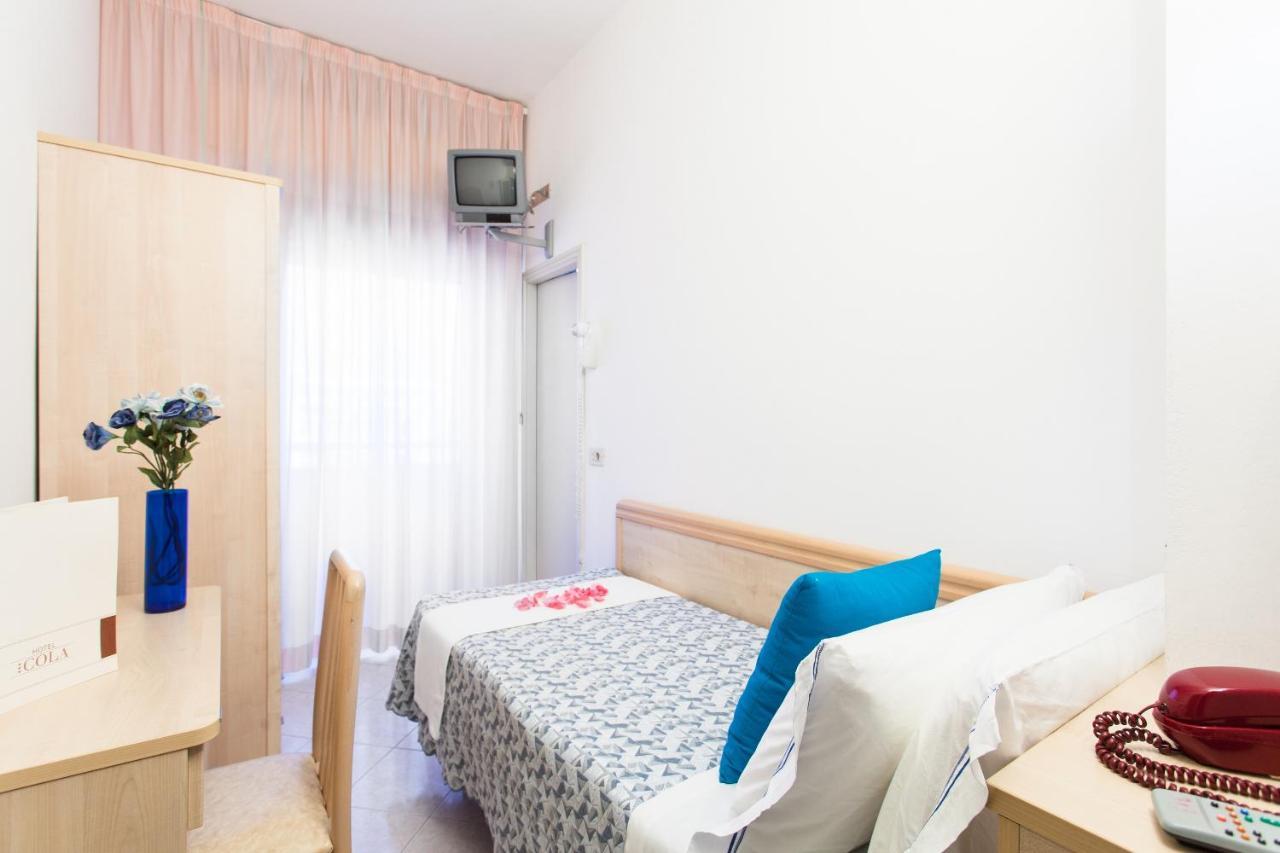 Hotel Cola Frontemare Белариа-Игеа Марина Екстериор снимка
