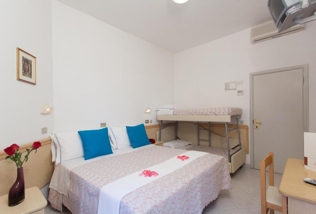 Hotel Cola Frontemare Белариа-Игеа Марина Екстериор снимка