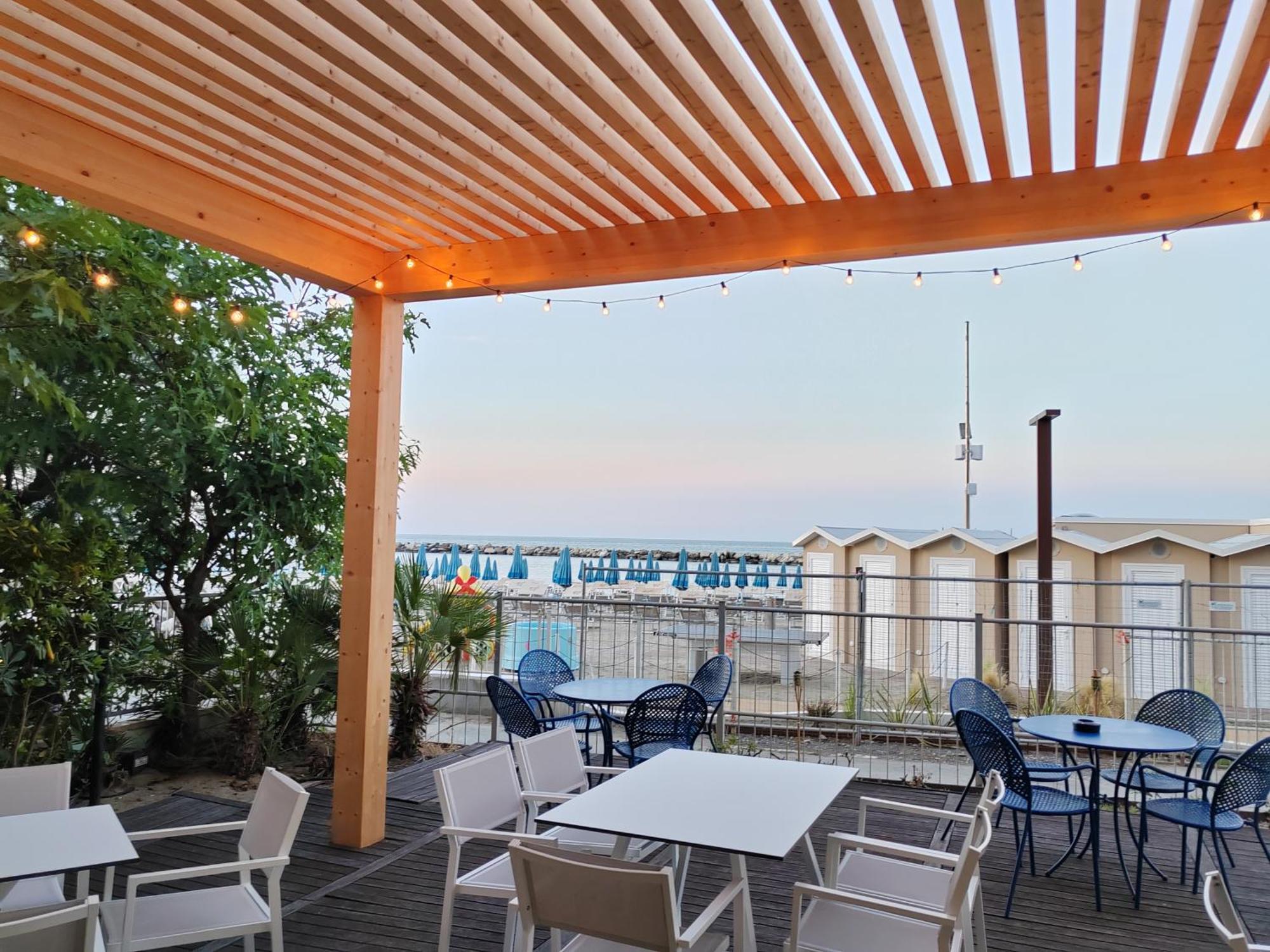 Hotel Cola Frontemare Белариа-Игеа Марина Екстериор снимка