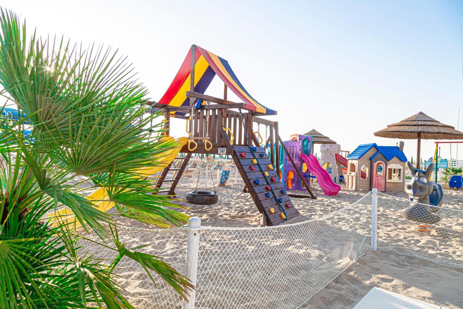 Hotel Cola Frontemare Белариа-Игеа Марина Екстериор снимка
