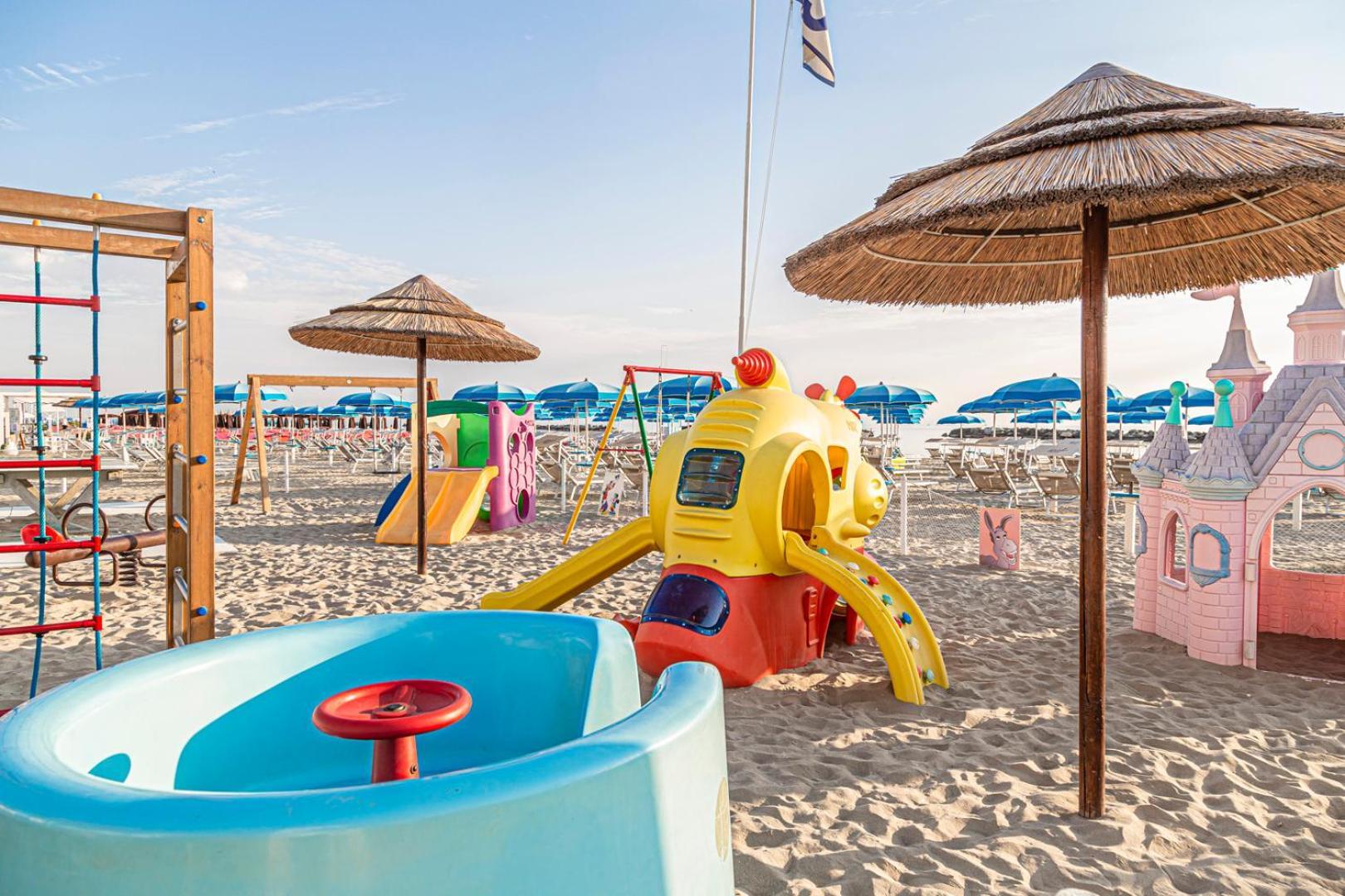 Hotel Cola Frontemare Белариа-Игеа Марина Екстериор снимка