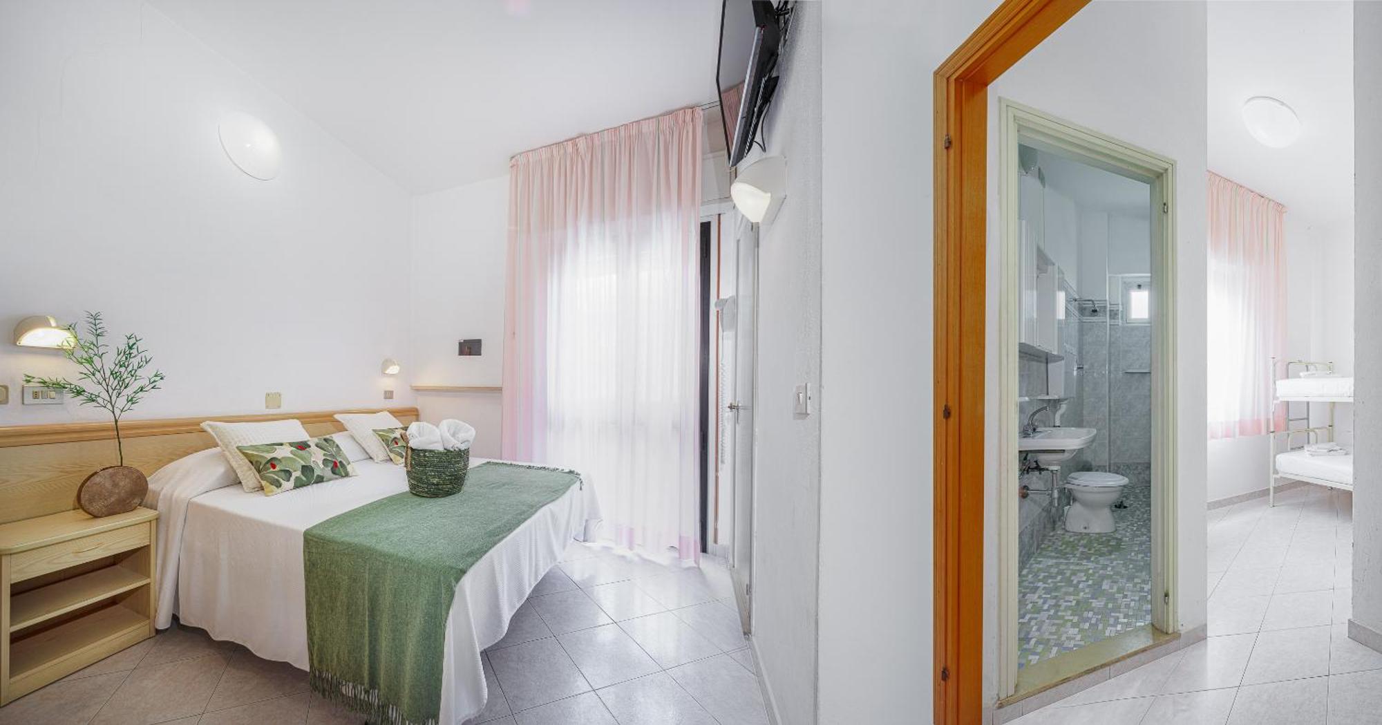 Hotel Cola Frontemare Белариа-Игеа Марина Екстериор снимка