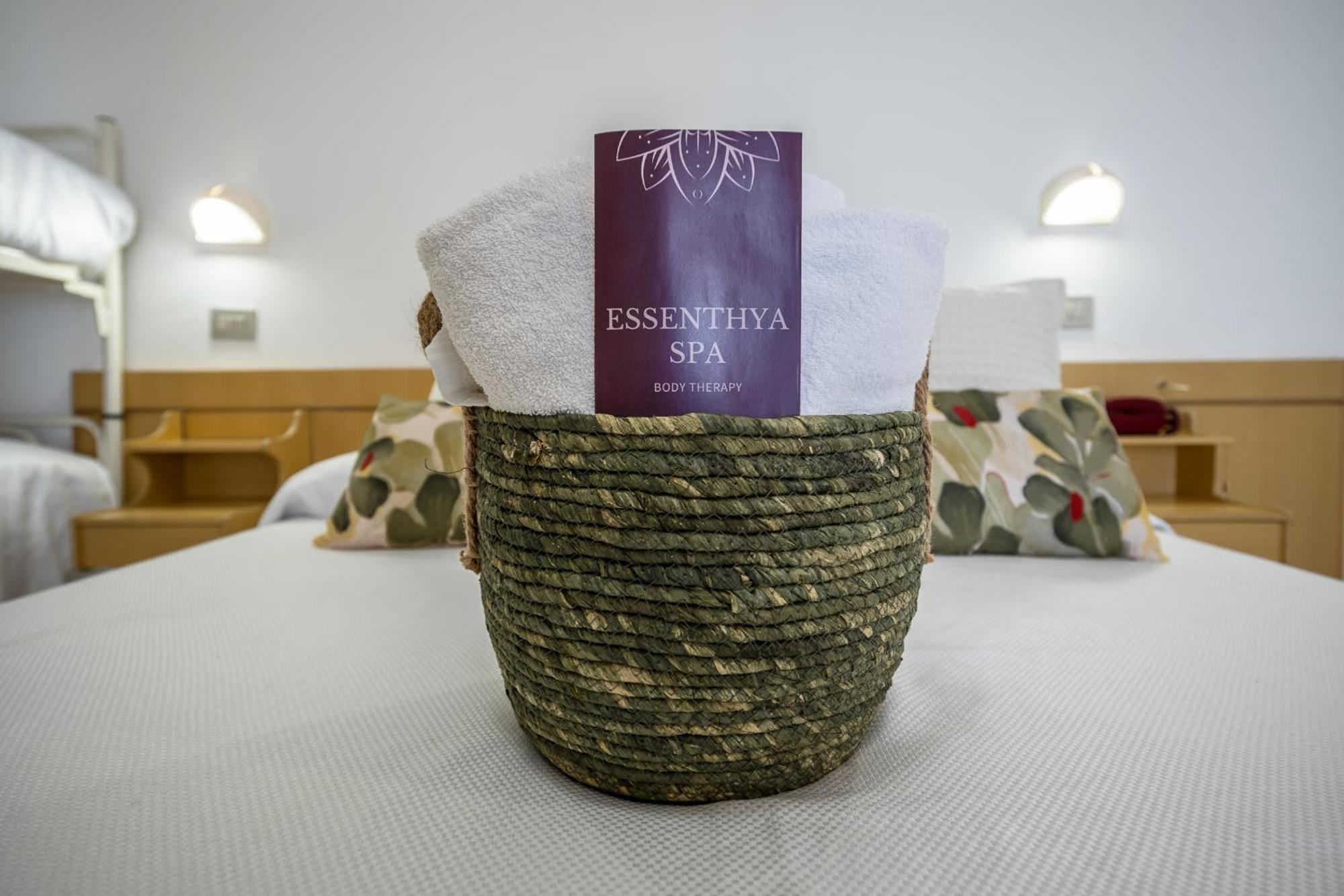 Hotel Cola Frontemare Белариа-Игеа Марина Екстериор снимка