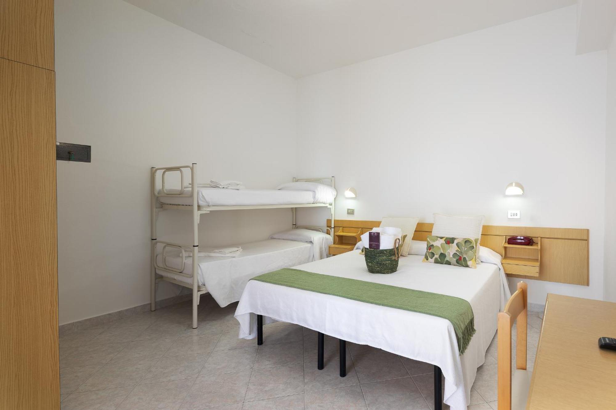 Hotel Cola Frontemare Белариа-Игеа Марина Екстериор снимка