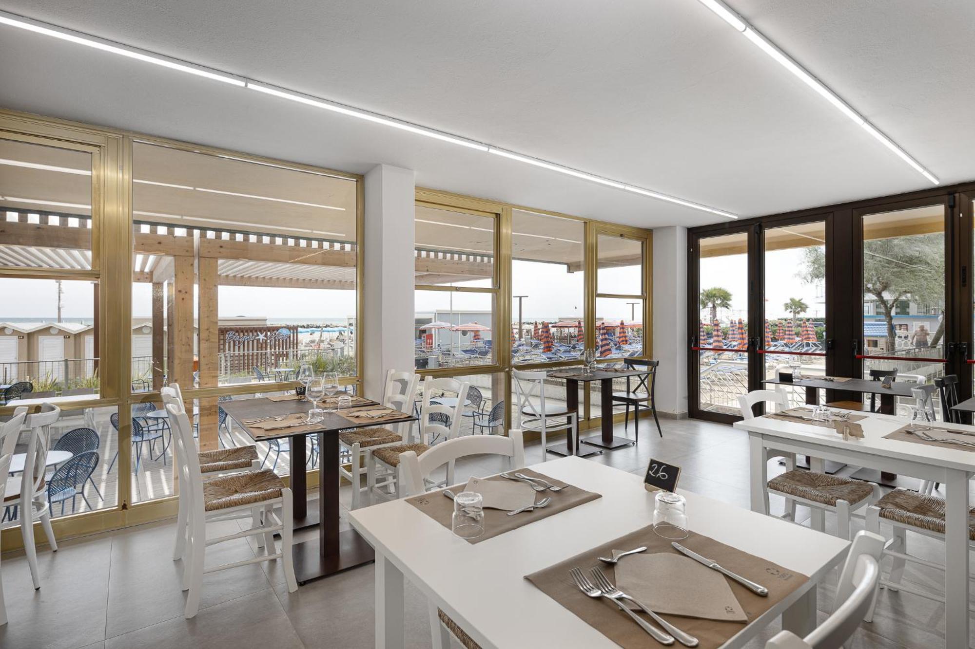 Hotel Cola Frontemare Белариа-Игеа Марина Екстериор снимка